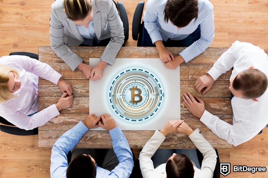 おすすめ仮想通貨Telegramグループ: ビットコインを議論するビジネスマンたち