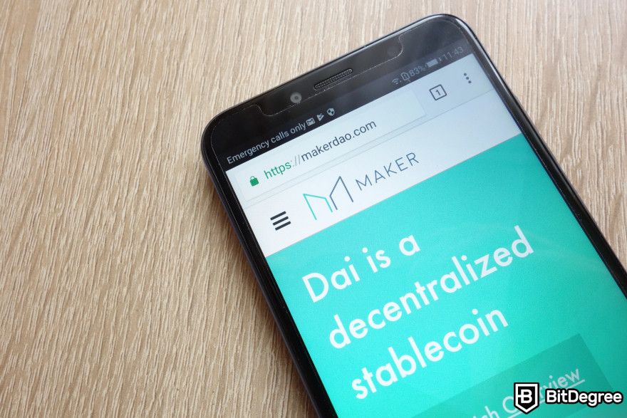 En iyi stablecoin: MakerDao web sitesini gösteren bir telefon ekranı.