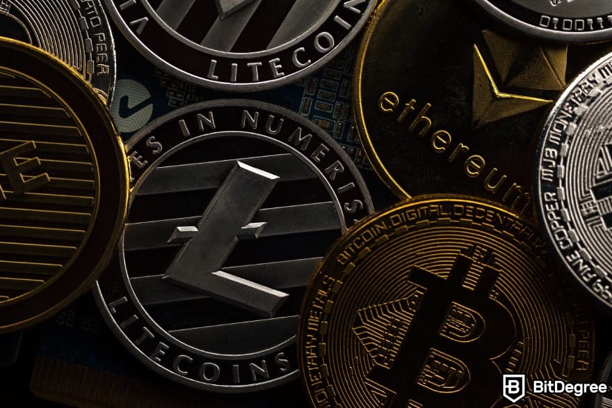 Blockchain platform: Bitcoin, Litecoin ve diğer kripto paraların yan yana durması.